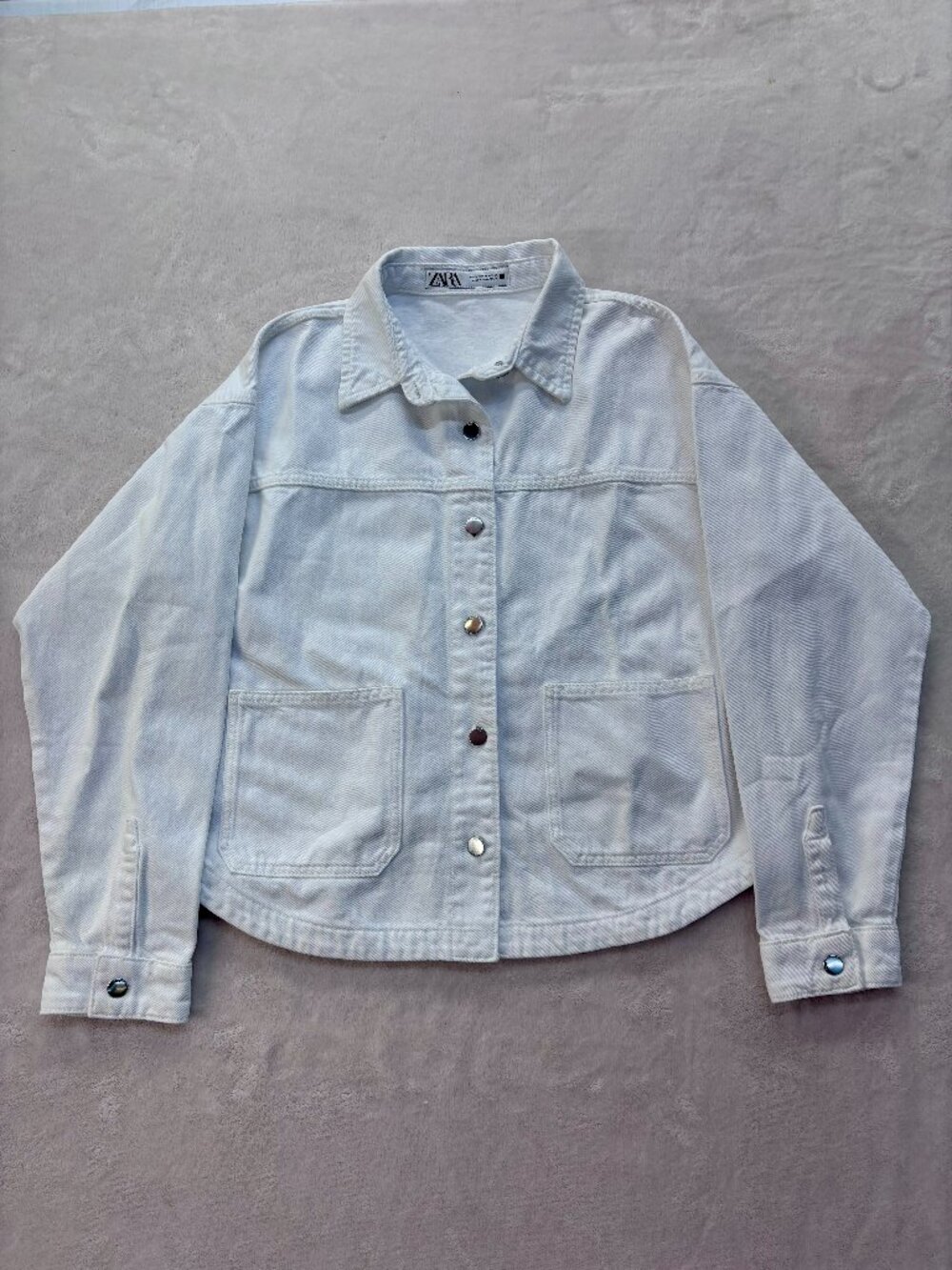 ZARA Women's White Denim Jacket --- Size Medium --- Amazing Condition!!